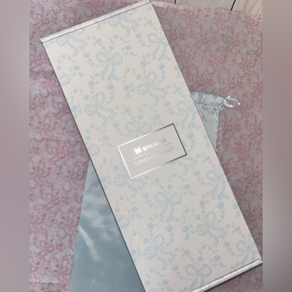 Stanley x LoveShackFancy all day slim bottle 34oz coquette bow winter ice Blue - Picture 5 of 7